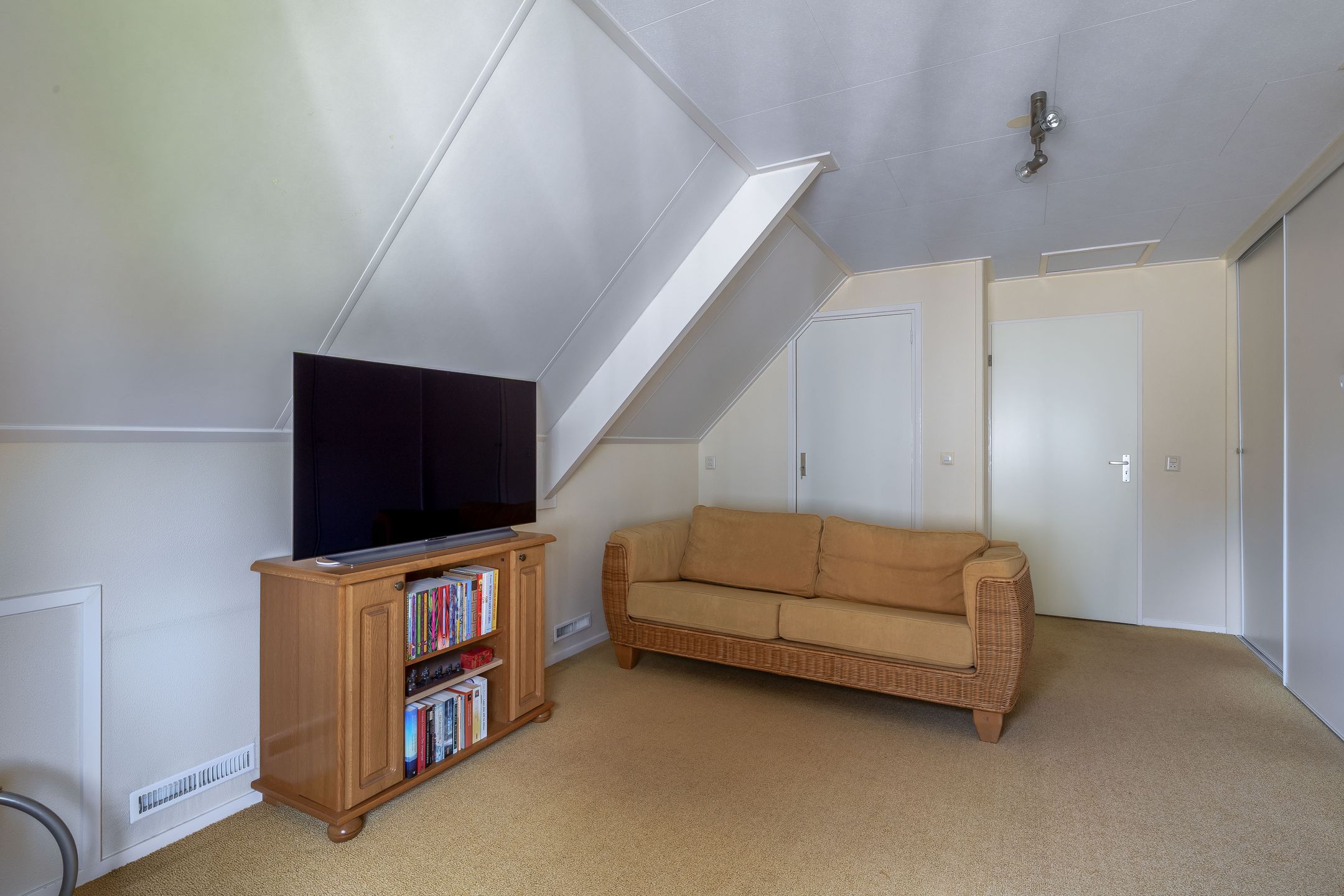 Foto 42 van Korenbloemweg 14