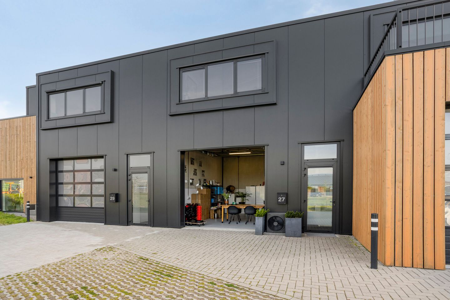 View photo 2 of Dijkleger 27