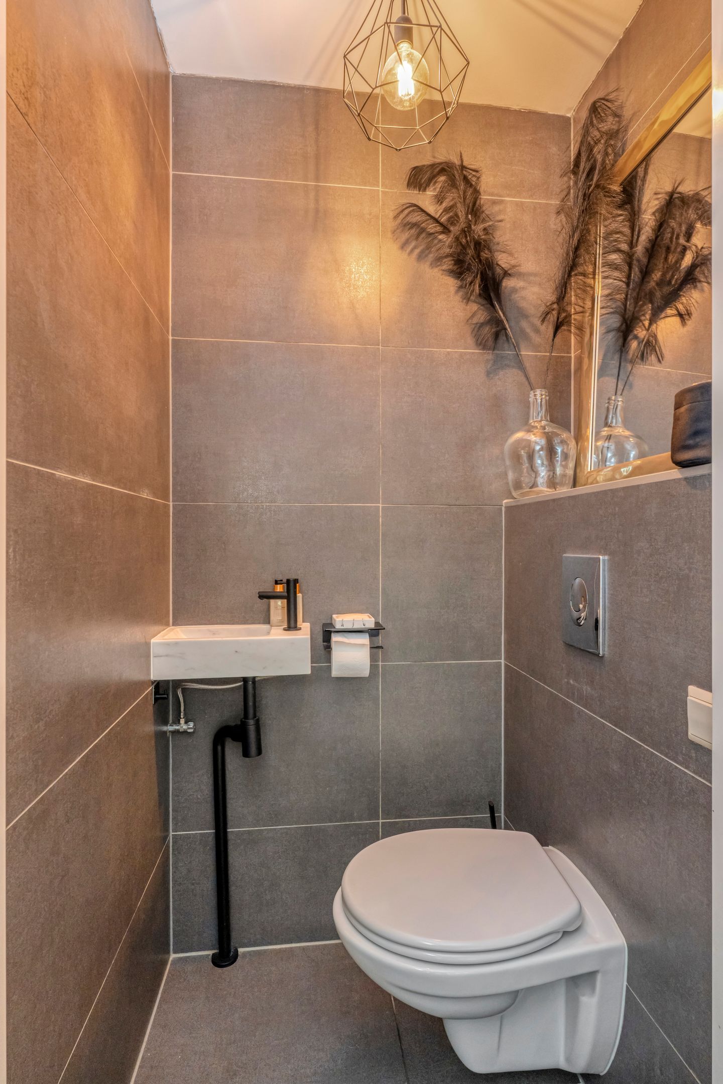 Photo 19 of Ledastraat 19