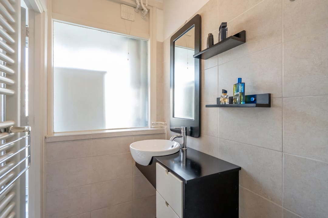 Spacious and Light Apartment with Balcony in Artiestenbuurt — 23