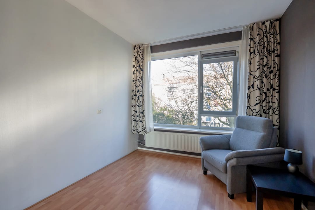 Spacious and Light Apartment with Balcony in Artiestenbuurt — 13
