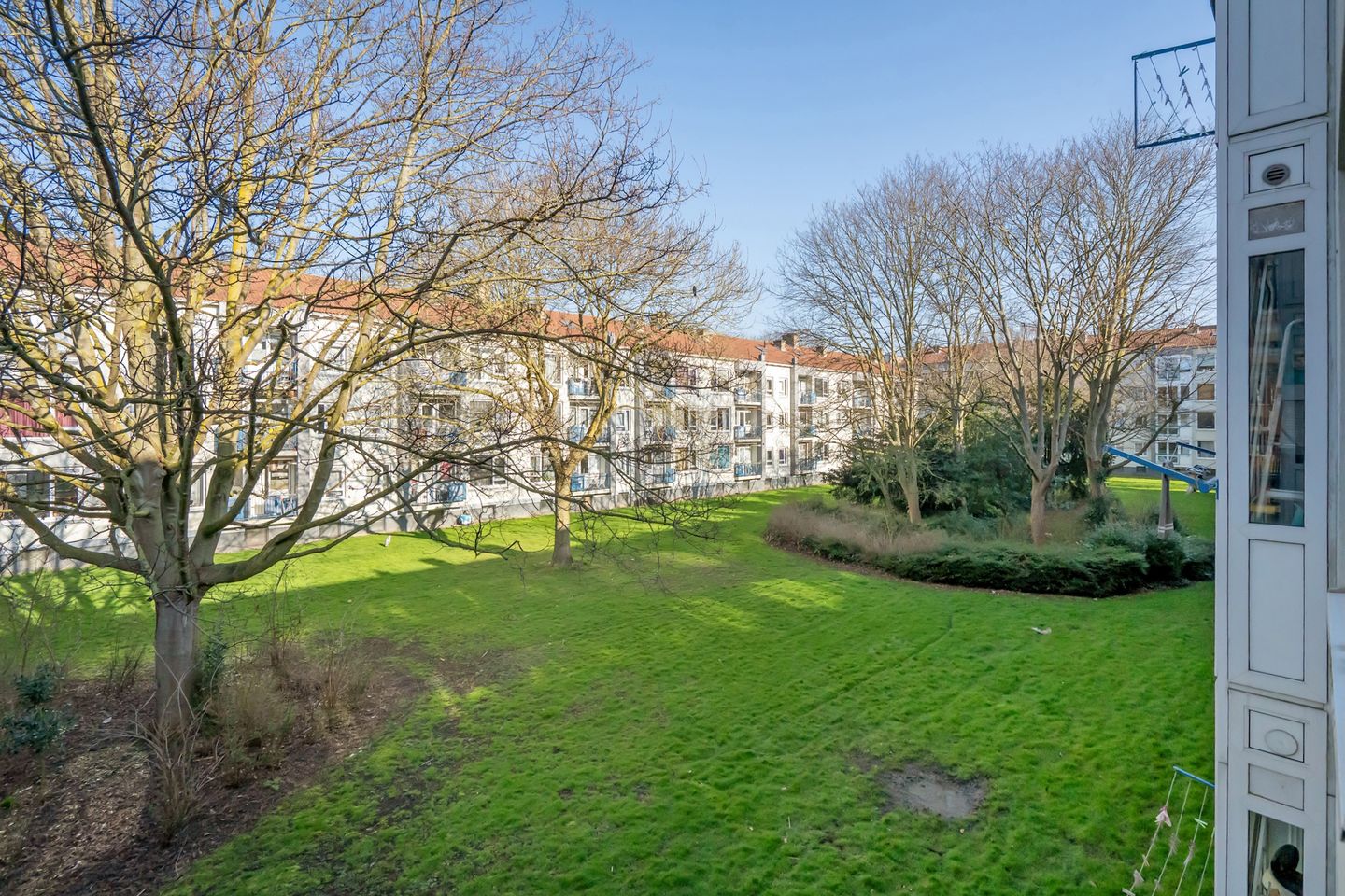 Spacious and Light Apartment with Balcony in Artiestenbuurt — 25