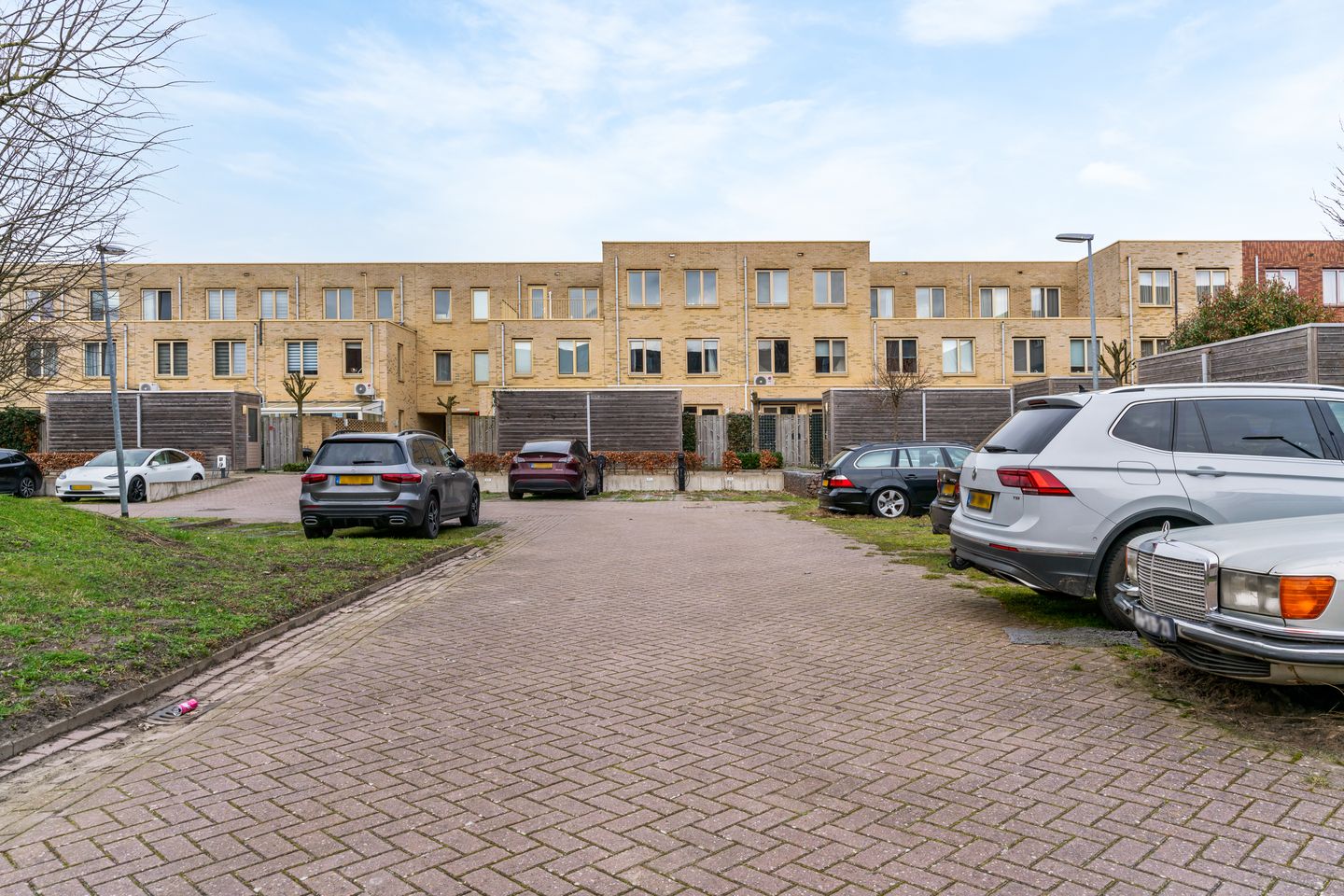 Modern terraced house with 4 bedrooms, solar panels and private parking in Terwijde-Oost — 35