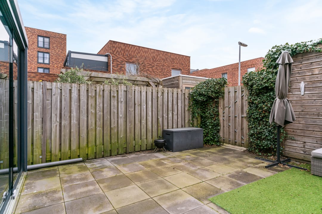Modern terraced house with 4 bedrooms, solar panels and private parking in Terwijde-Oost — 32