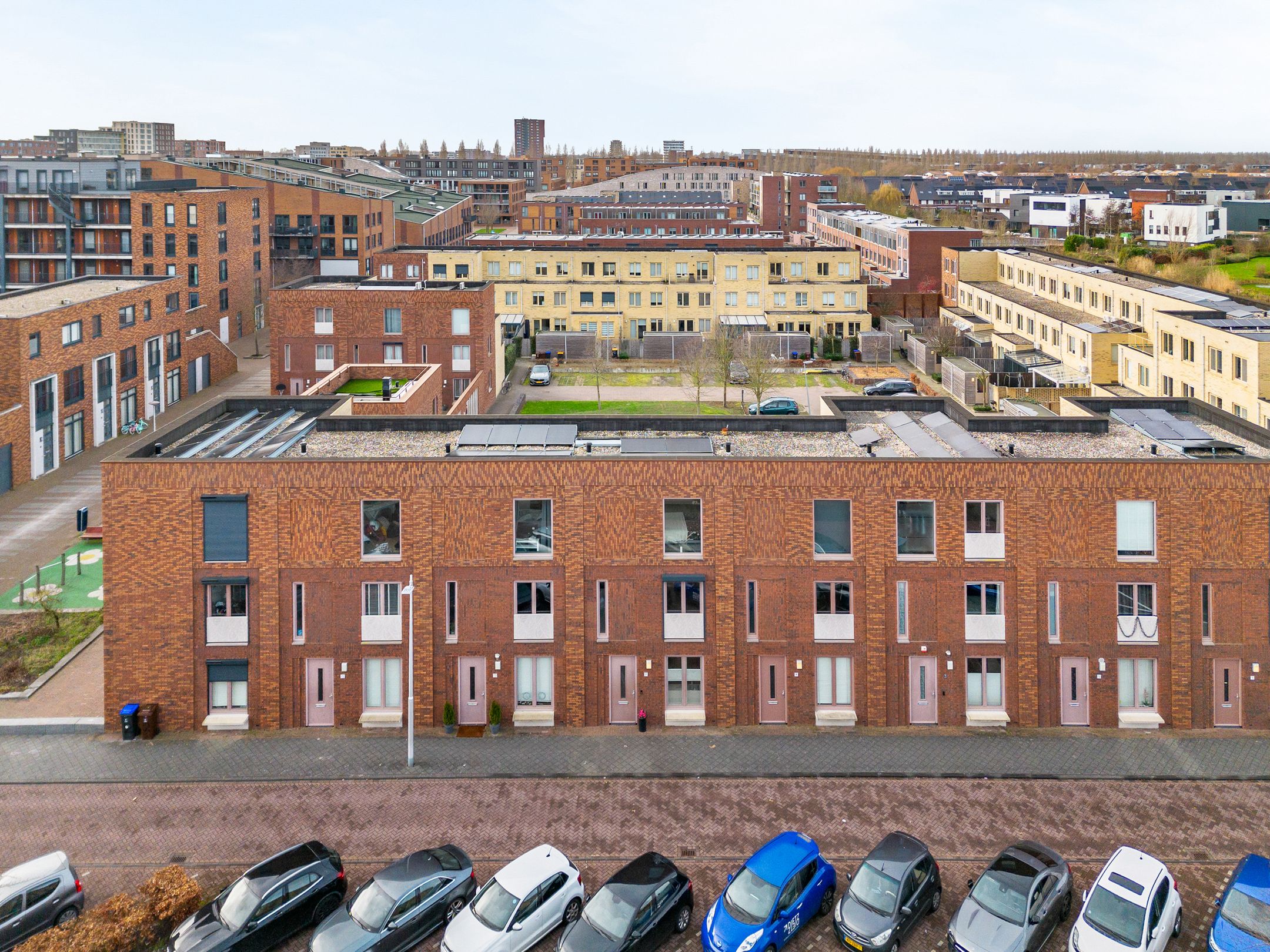 Modern terraced house with 4 bedrooms, solar panels and private parking in Terwijde-Oost — 36