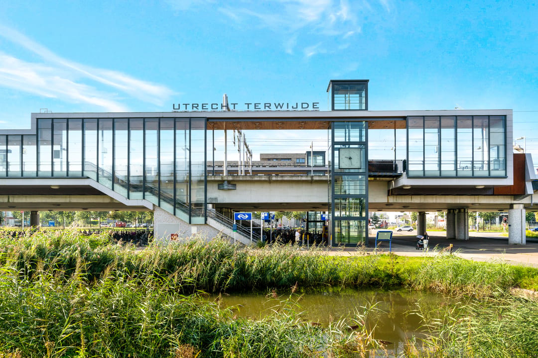 Modern terraced house with 4 bedrooms, solar panels and private parking in Terwijde-Oost — 41