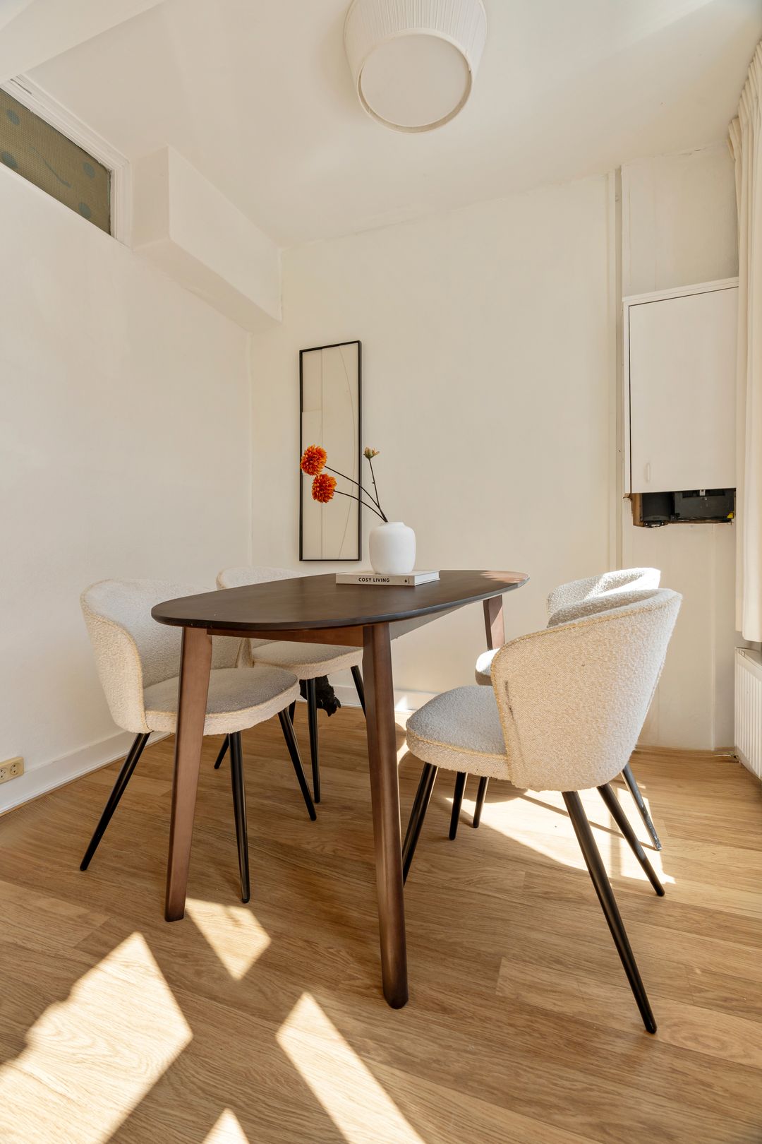 Bright Apartment with Market Views in De Pijp — 13