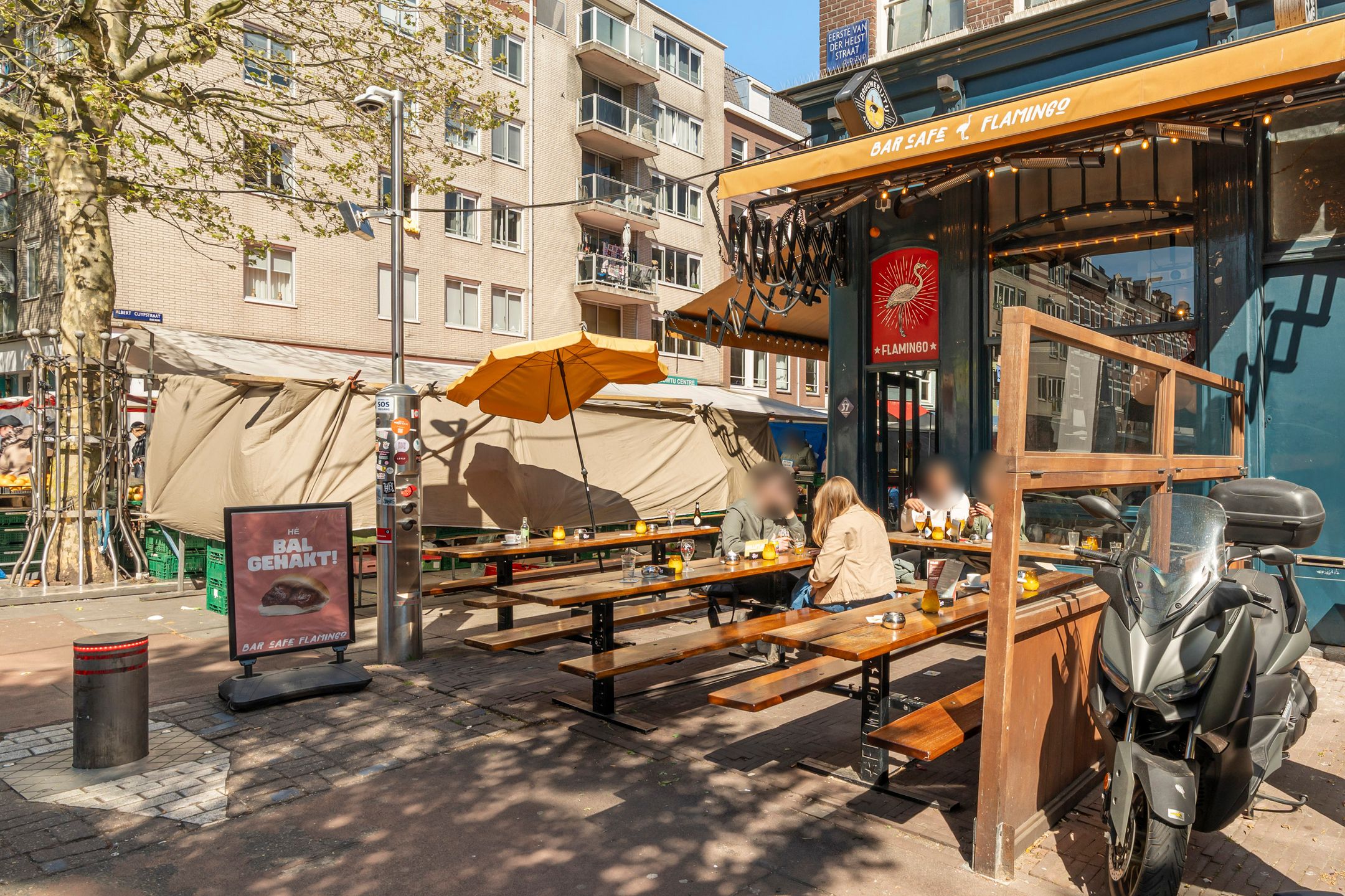 Bright Apartment with Market Views in De Pijp — 30