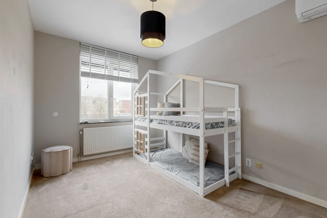 Modern terraced house with 4 bedrooms, solar panels and private parking in Terwijde-Oost — 17