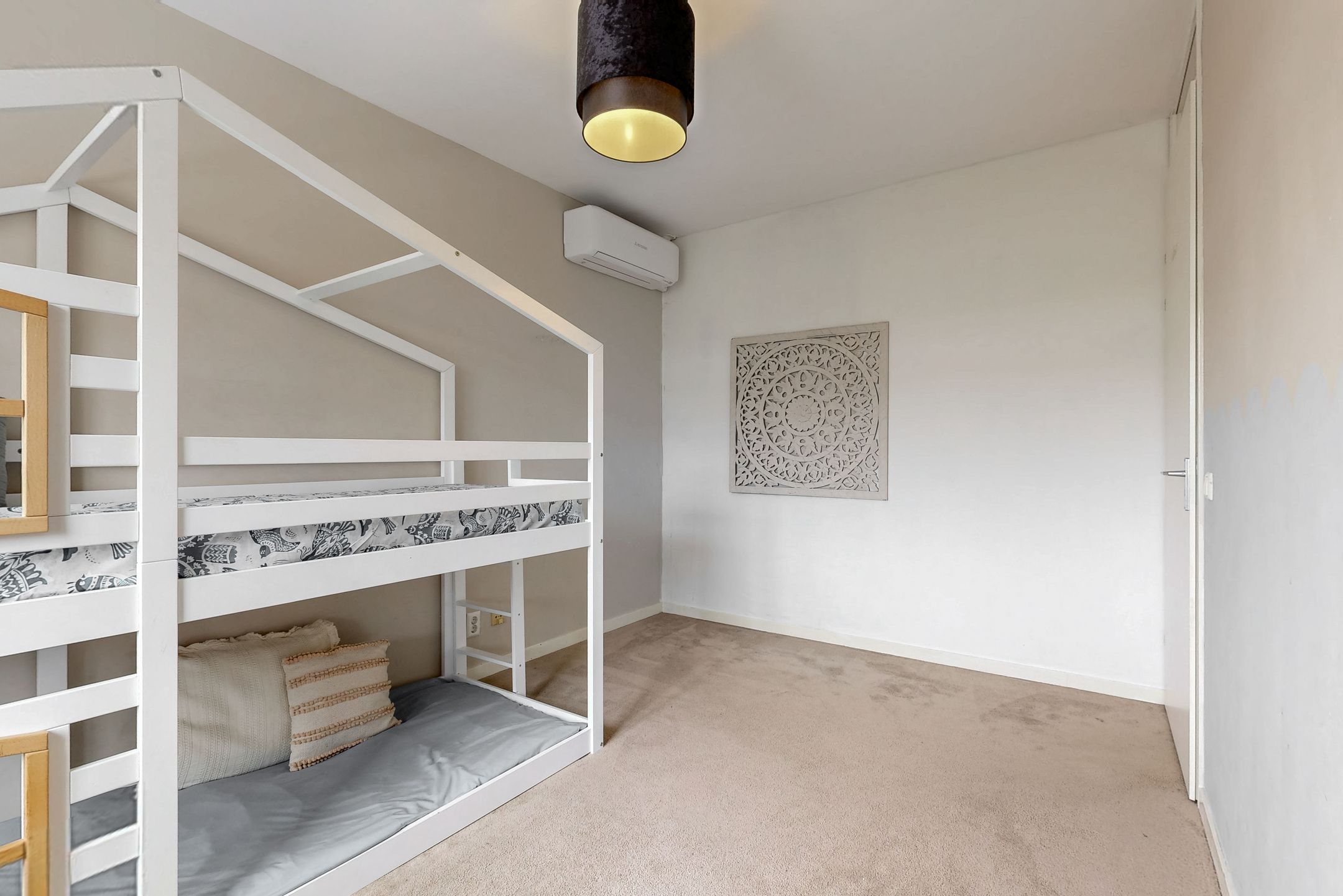 Modern terraced house with 4 bedrooms, solar panels and private parking in Terwijde-Oost — 18