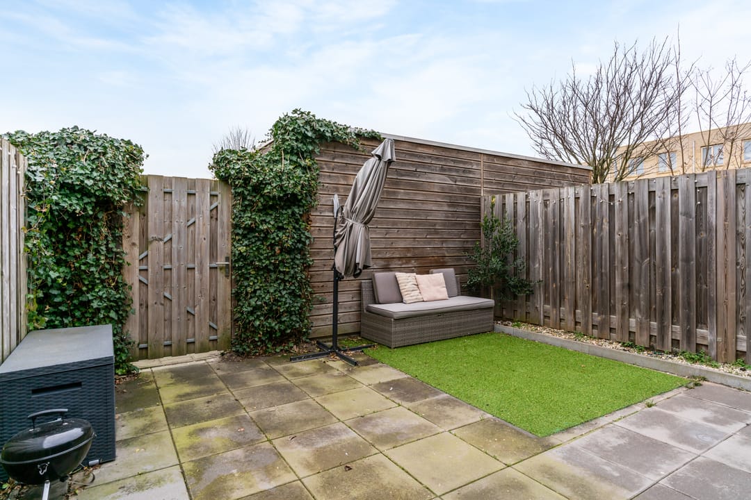 Modern terraced house with 4 bedrooms, solar panels and private parking in Terwijde-Oost — 31