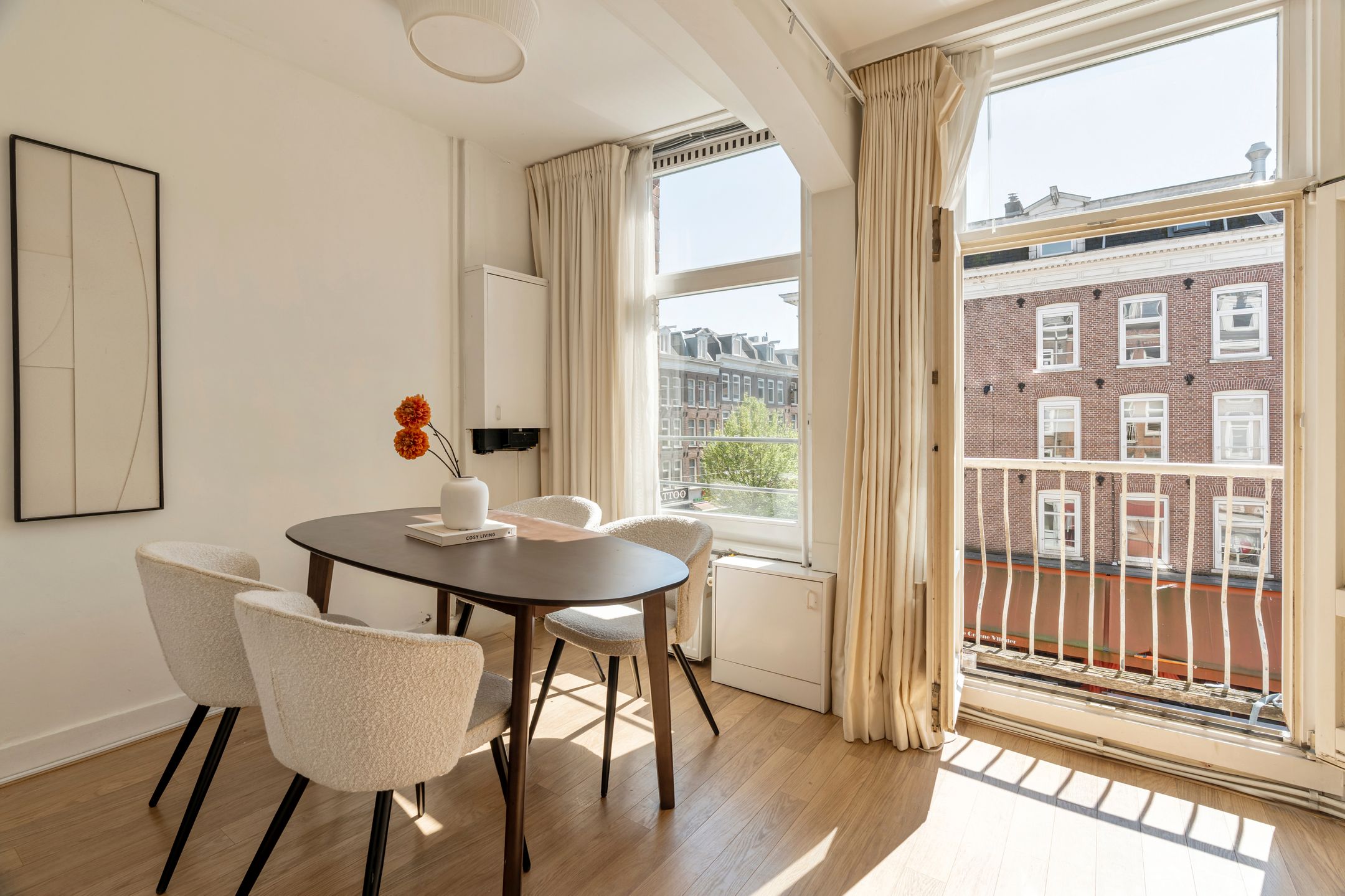 Bright Apartment with Market Views in De Pijp — 9