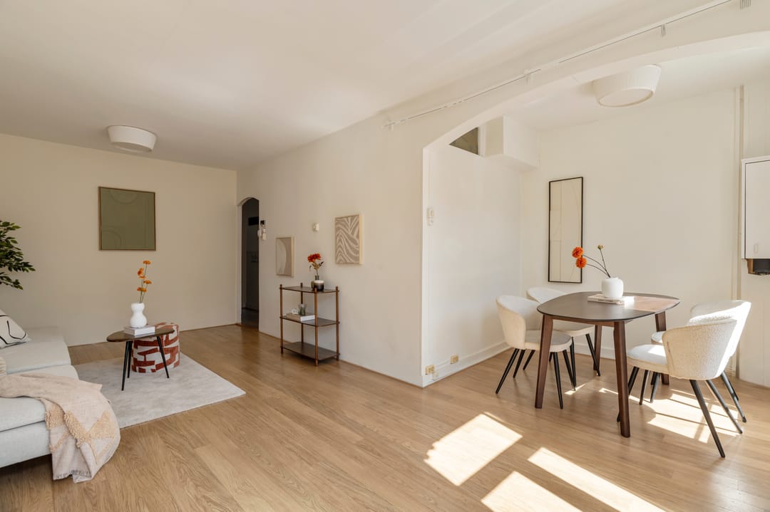 Bright Apartment with Market Views in De Pijp — 8