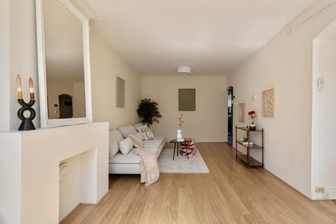 Bright Apartment with Market Views in De Pijp — 7