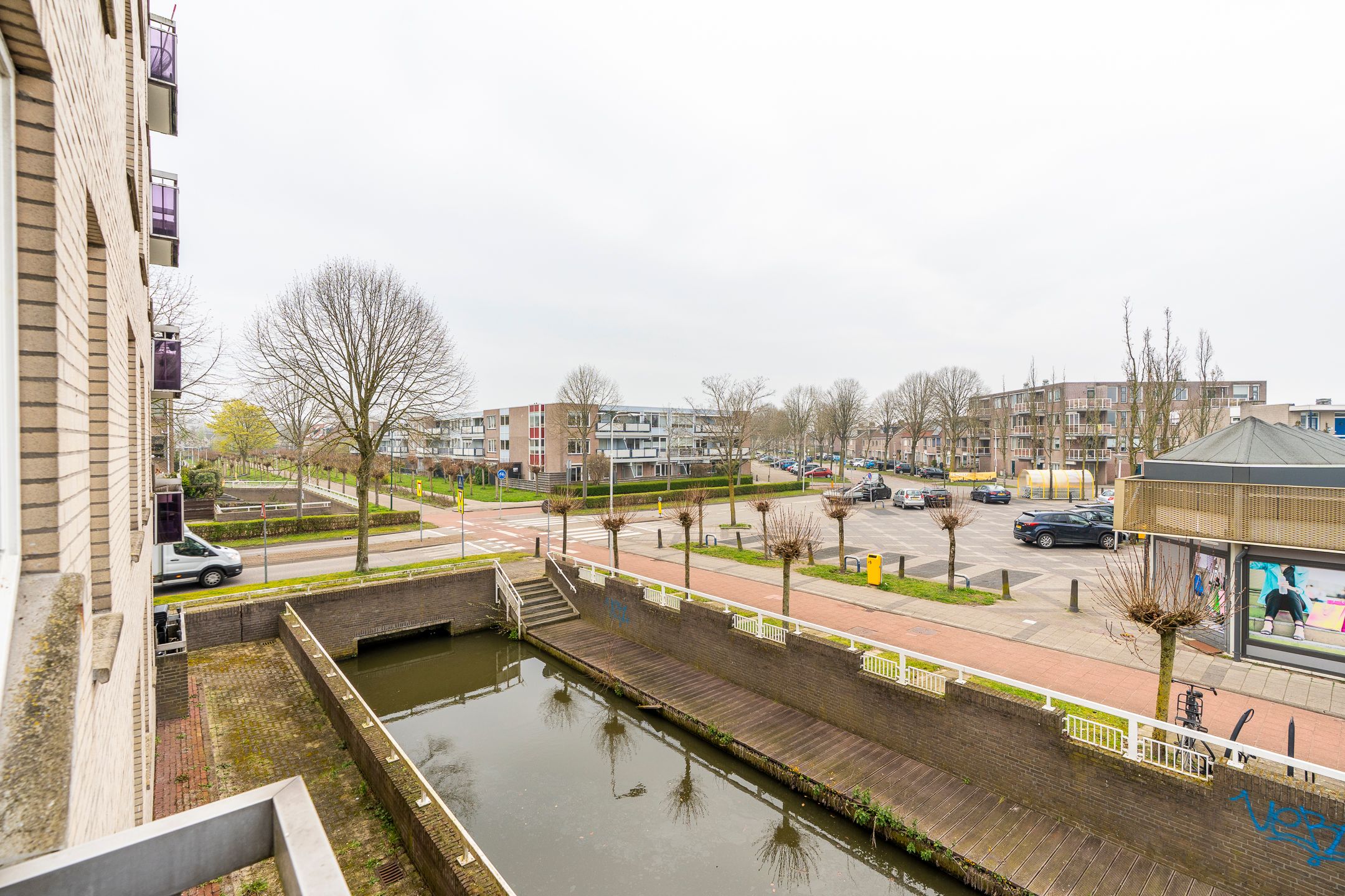Renovated 3-Room Apartment with Modern Finishing and Central Location in IJsselstein — 24