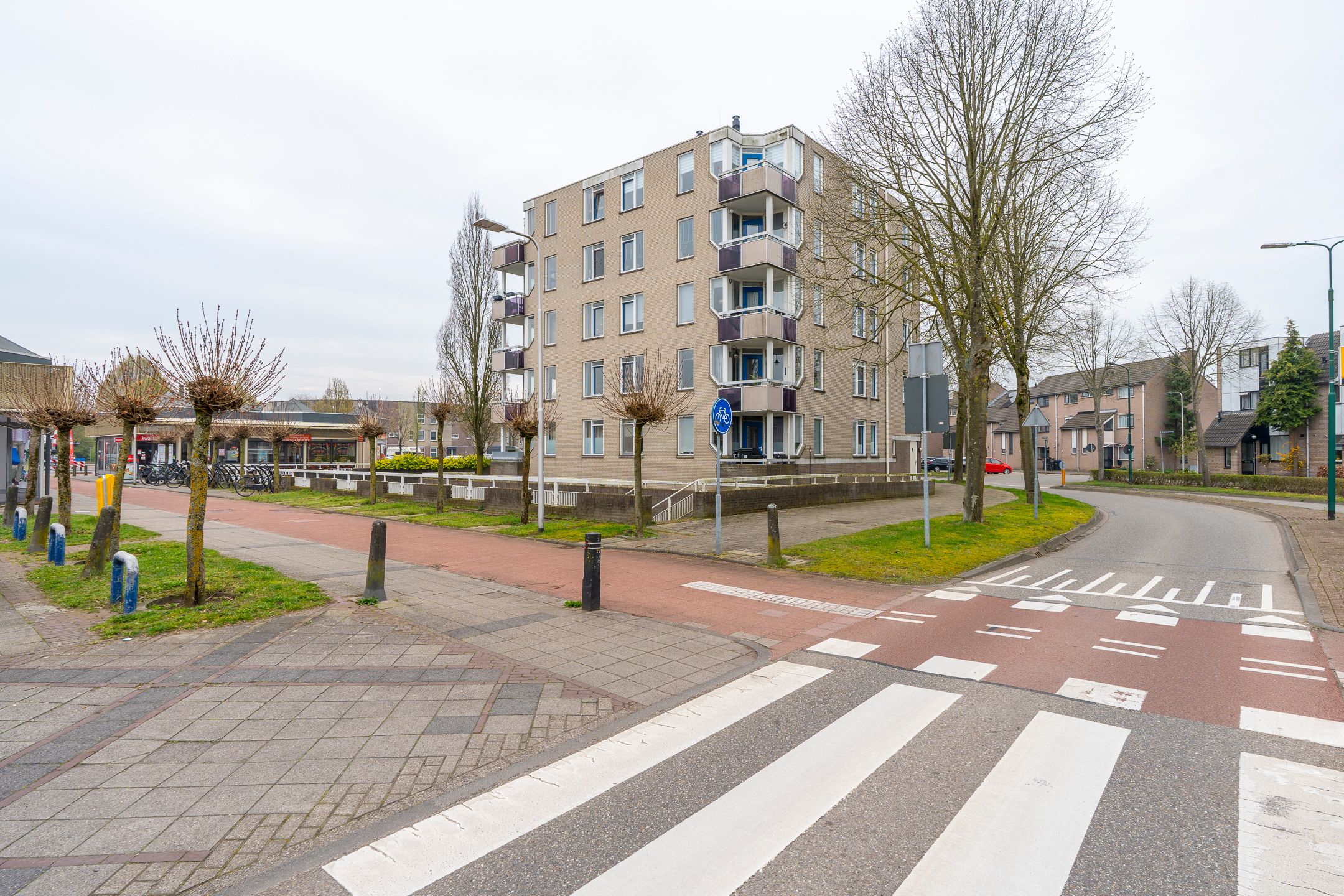 Renovated 3-Room Apartment with Modern Finishing and Central Location in IJsselstein — 42