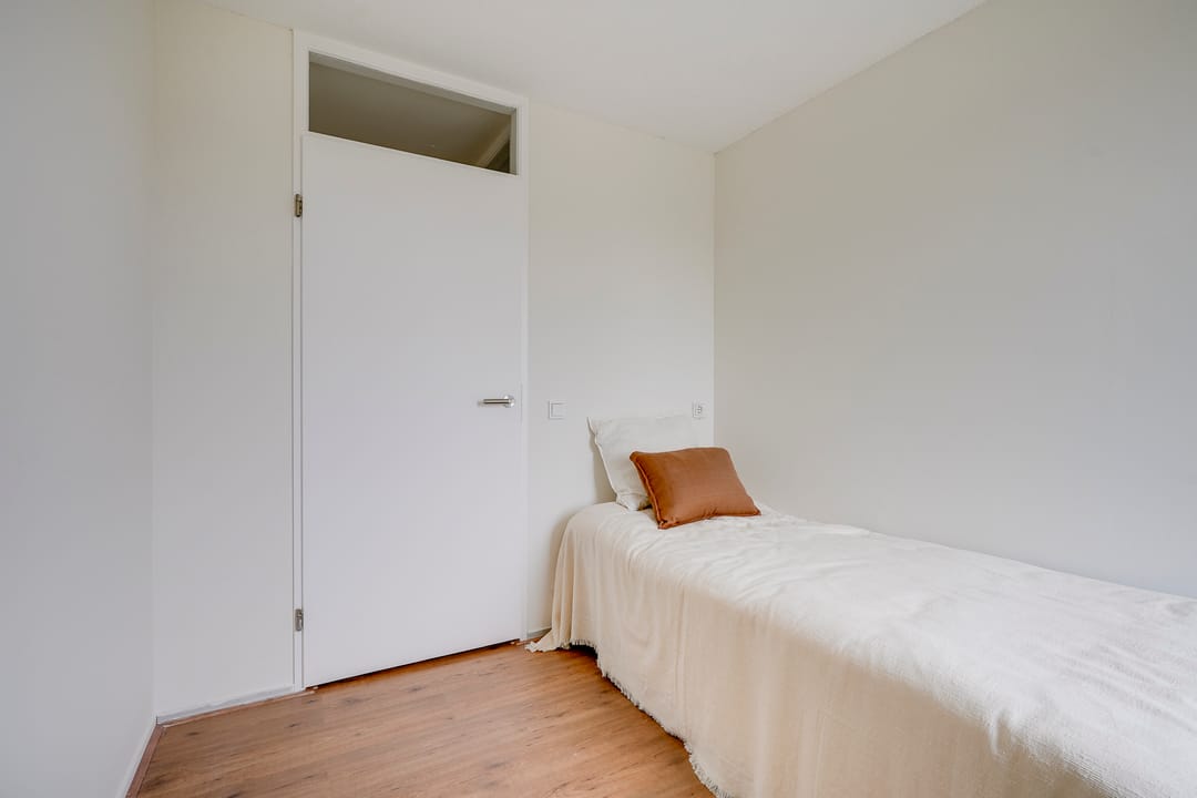 Renovated 3-Room Apartment with Modern Finishing and Central Location in IJsselstein — 32