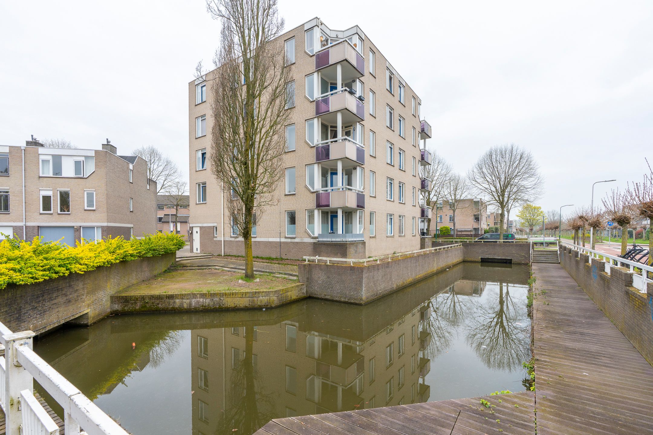 Renovated 3-Room Apartment with Modern Finishing and Central Location in IJsselstein — 39