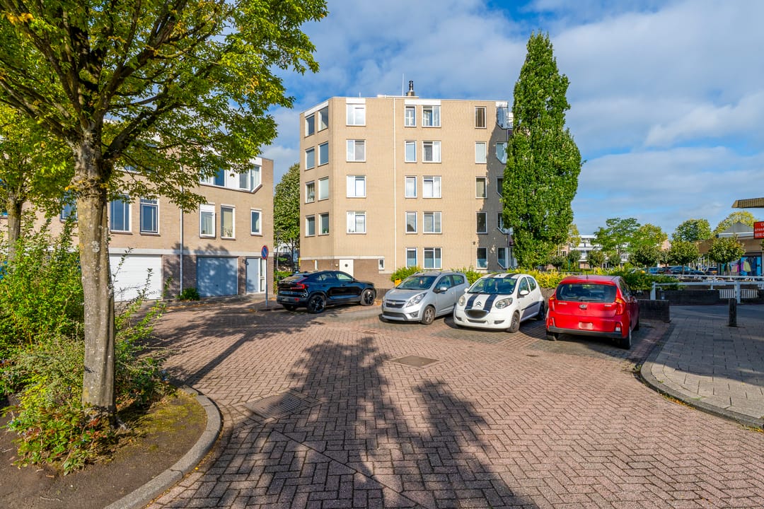 Renovated 3-Room Apartment with Modern Finishing and Central Location in IJsselstein — 43