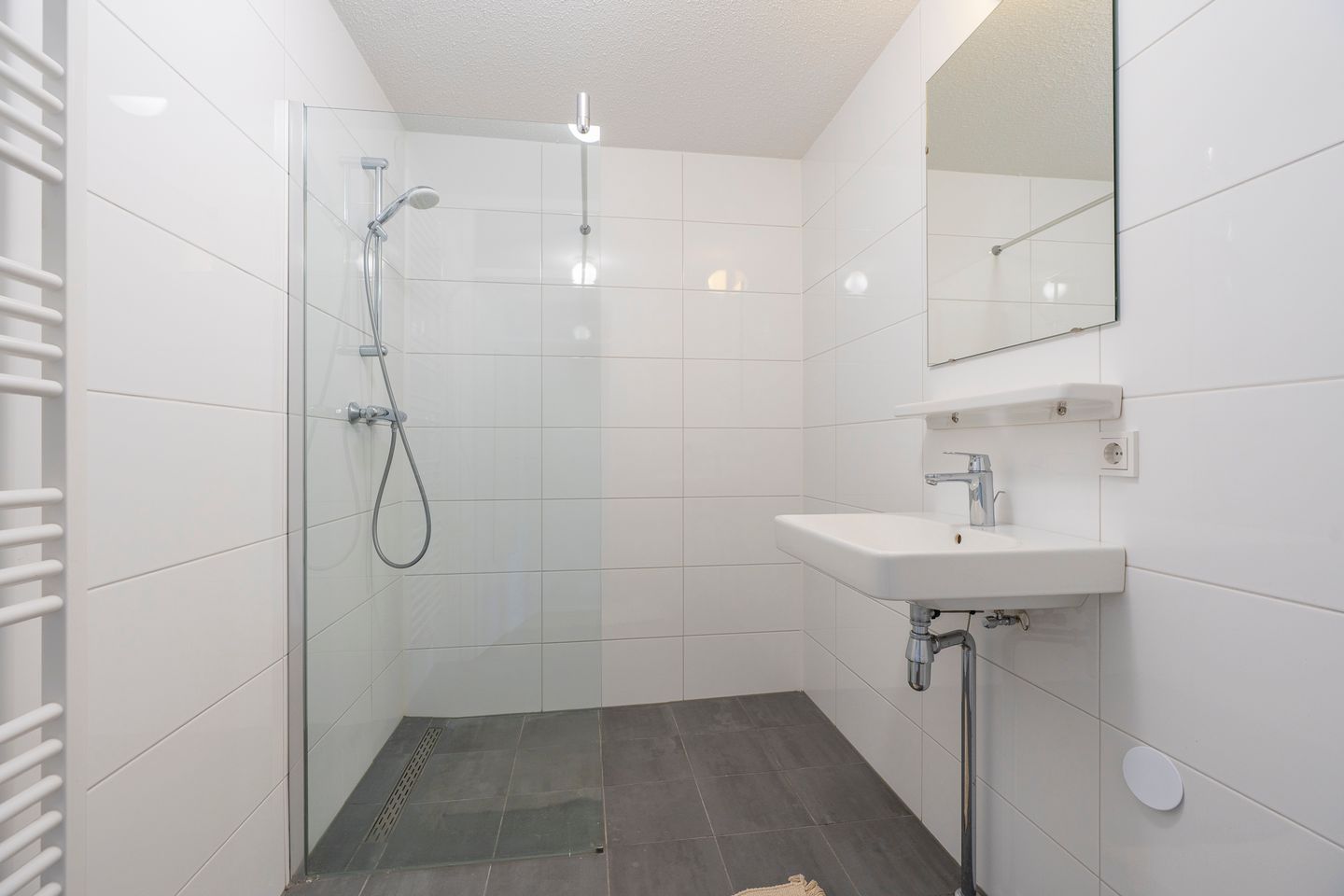 Renovated 3-Room Apartment with Modern Finishing and Central Location in IJsselstein — 34