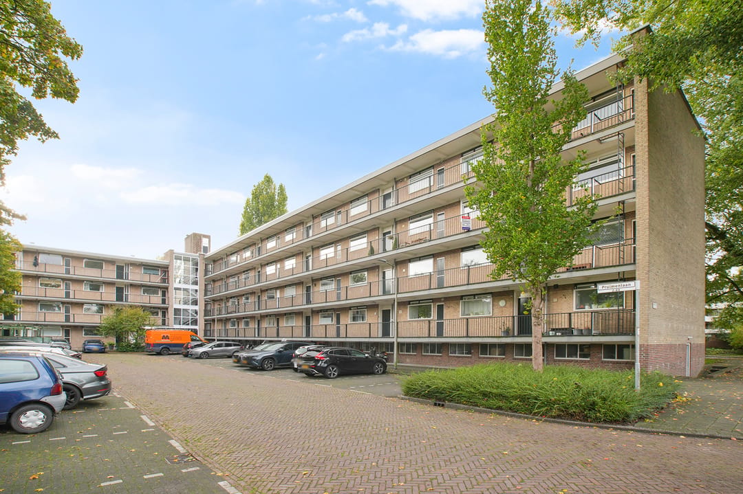 Spacious Apartment with Two Bedrooms in Popular Keizer Karelpark — 28