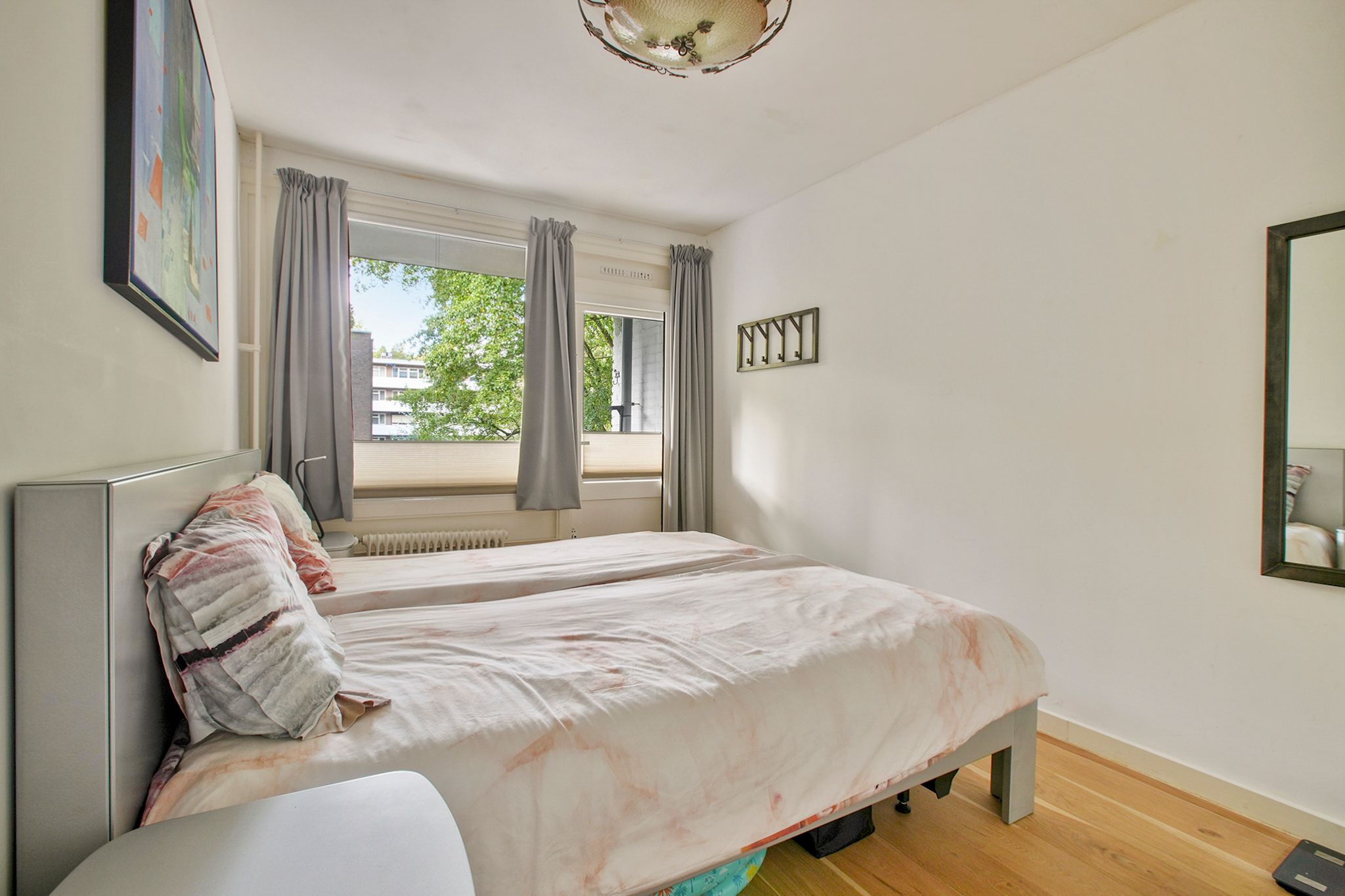 Spacious Apartment with Two Bedrooms in Popular Keizer Karelpark — 24