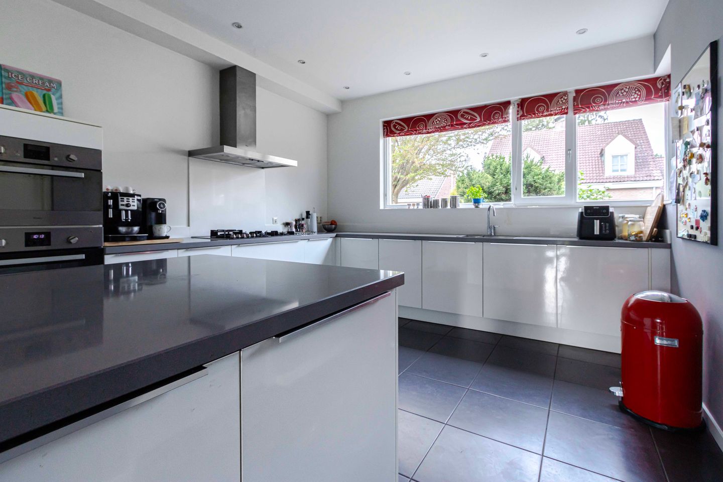 Photo 19 of Baroniestraat 11