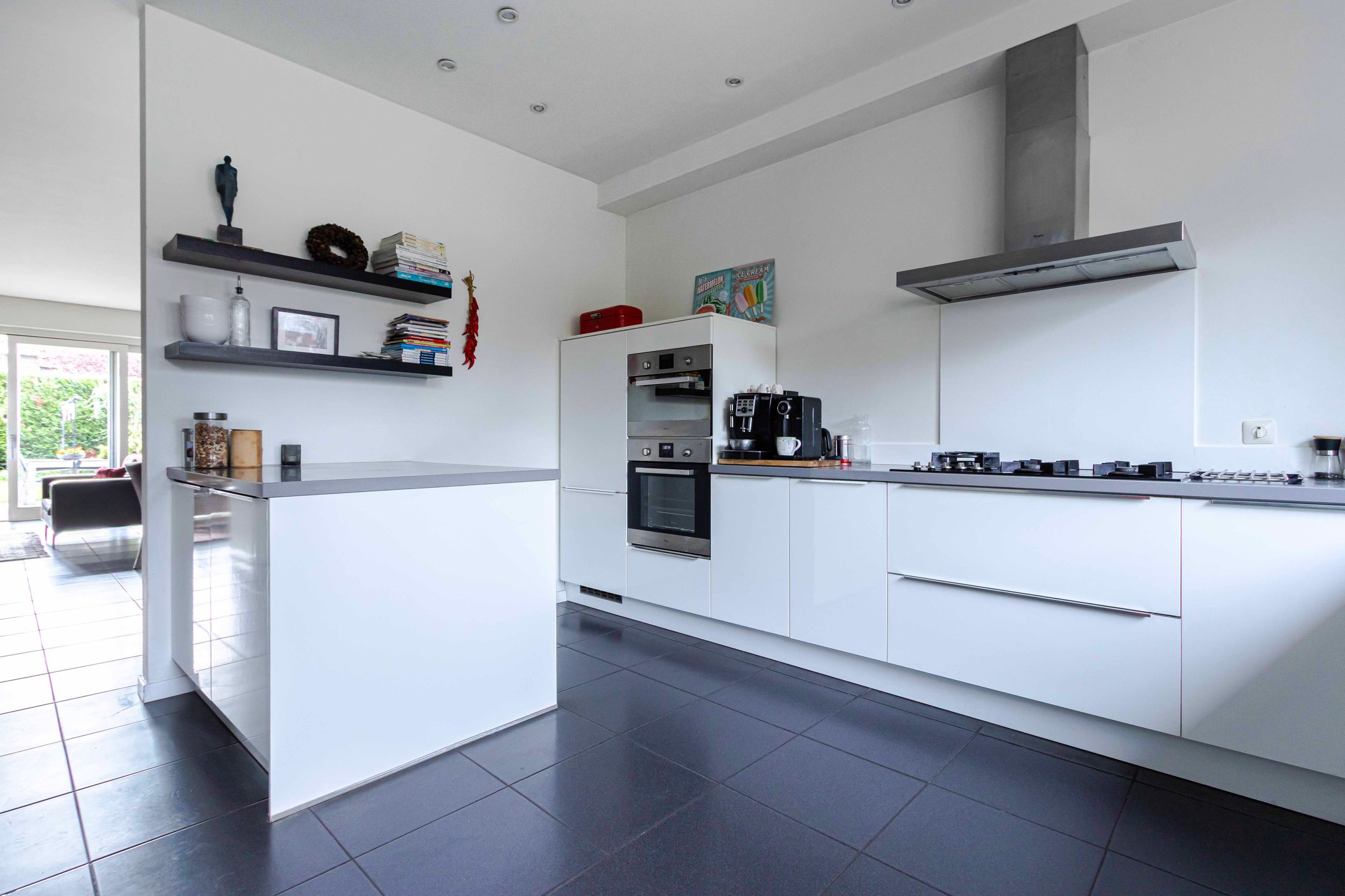 Photo 21 of Baroniestraat 11