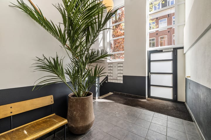 Photo 3 of Jacob van Lennepstraat 18-C
