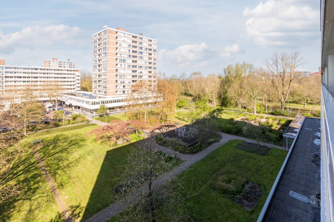 Light corner apartment with west-facing balcony in Buitenveldert — 13