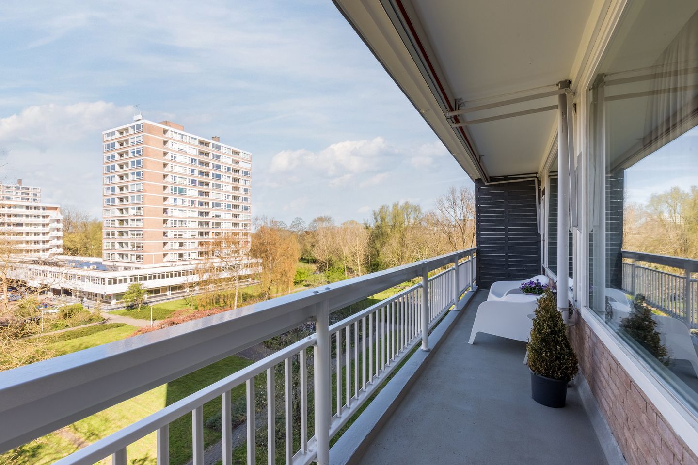 Light corner apartment with west-facing balcony in Buitenveldert — 14