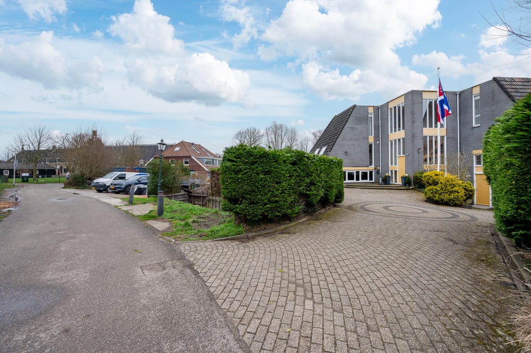 Multifunctional Villa with Living and Working Space in Spaarndam — 62