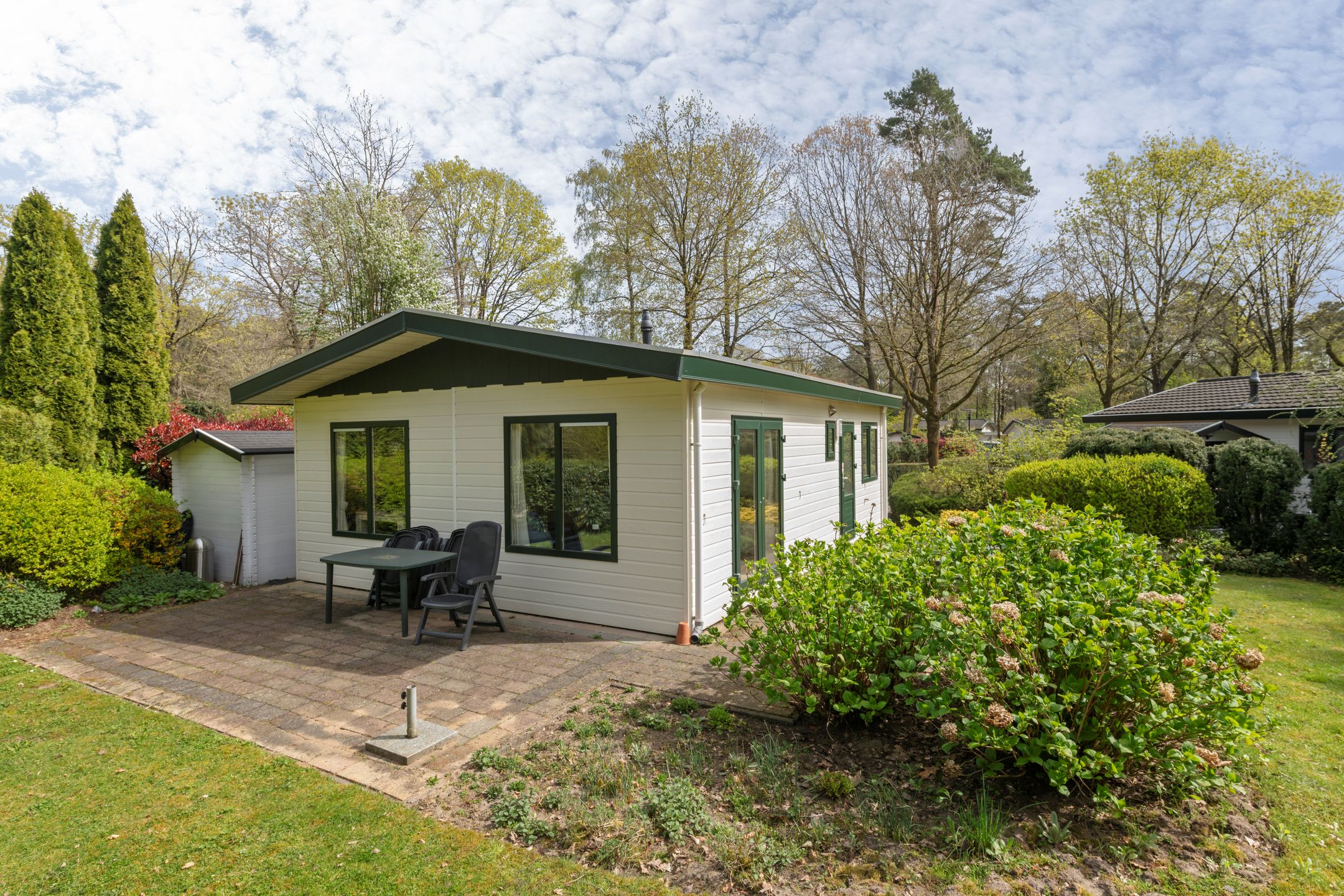 2-bedroom freehold villa in Ede — photo 1 of 5