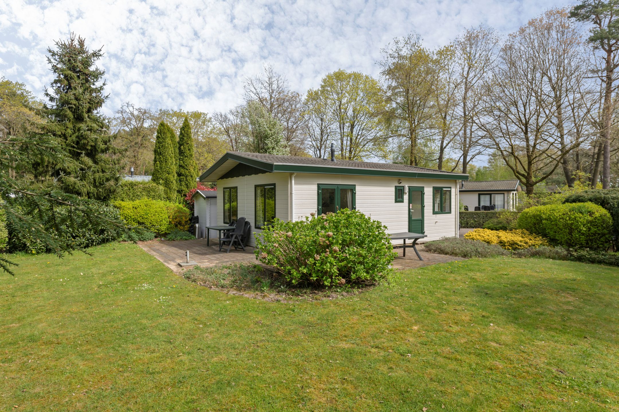 2-bedroom freehold villa in Ede — photo 2 of 5