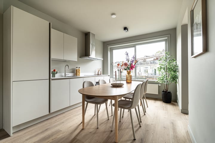 Photo 3 of Teding van Berkhoutstraat 122