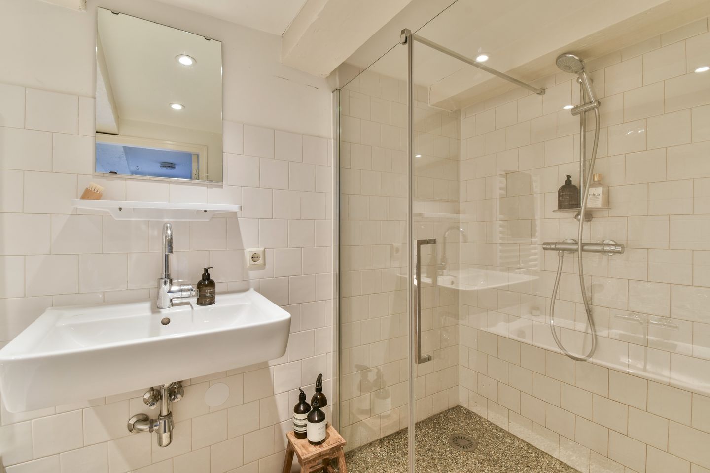 Photo 14 of Bloemstraat 188-E