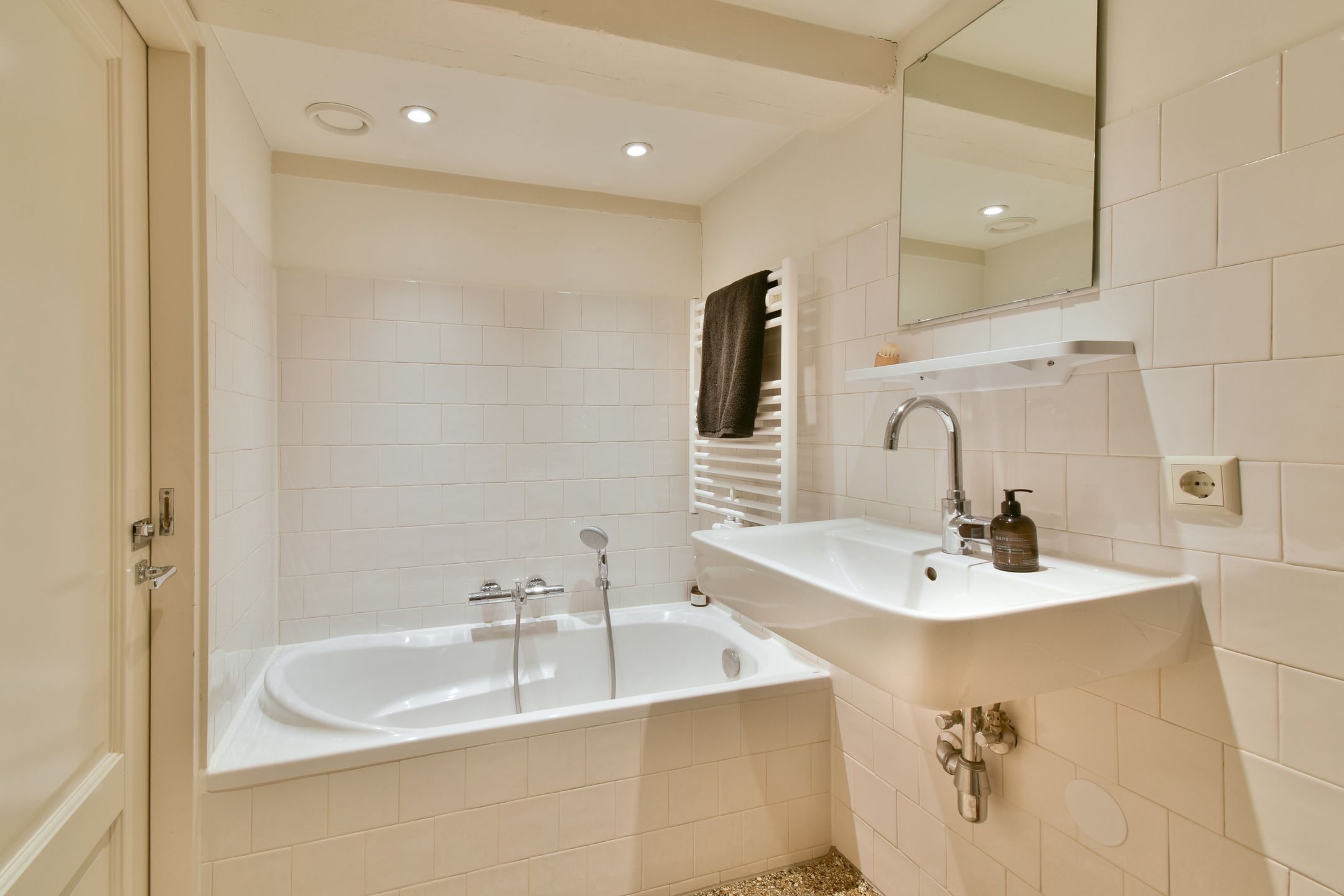 Photo 15 of Bloemstraat 188-E