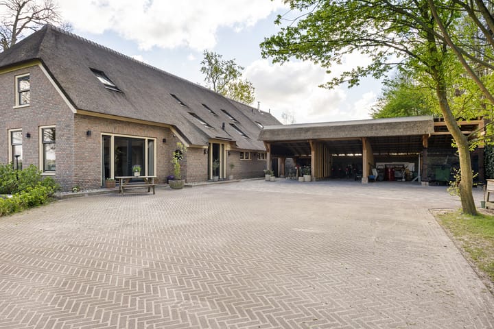 Photo 3 of Oosteinde 52