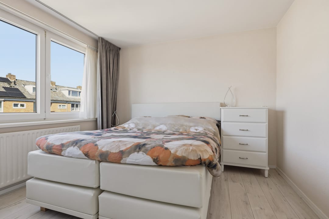 Bright terraced house with 4 bedrooms near IJmuiden beach and dunes — 17