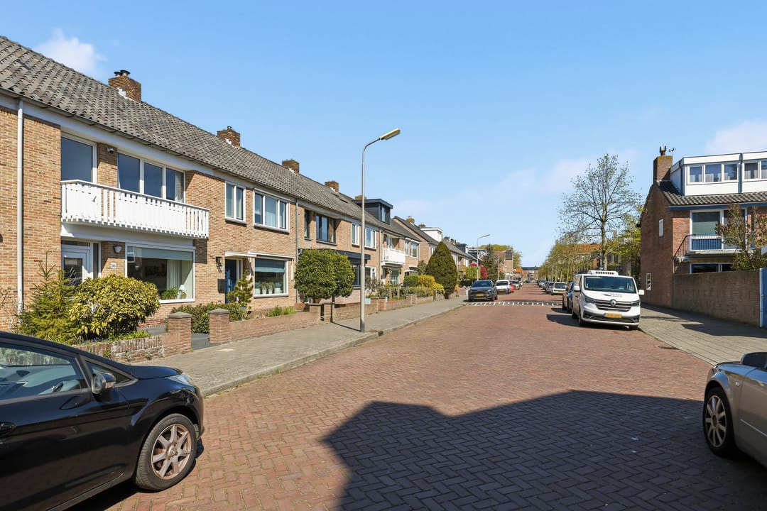 Bright terraced house with 4 bedrooms near IJmuiden beach and dunes — 31