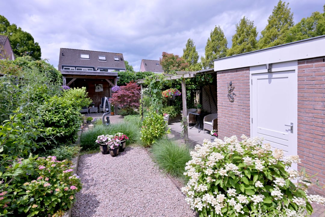 Semi-detached house with beautiful garden and garage in Schalkhaar — 28