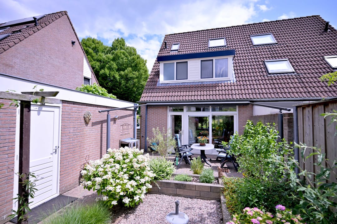 Semi-detached house with beautiful garden and garage in Schalkhaar — 38