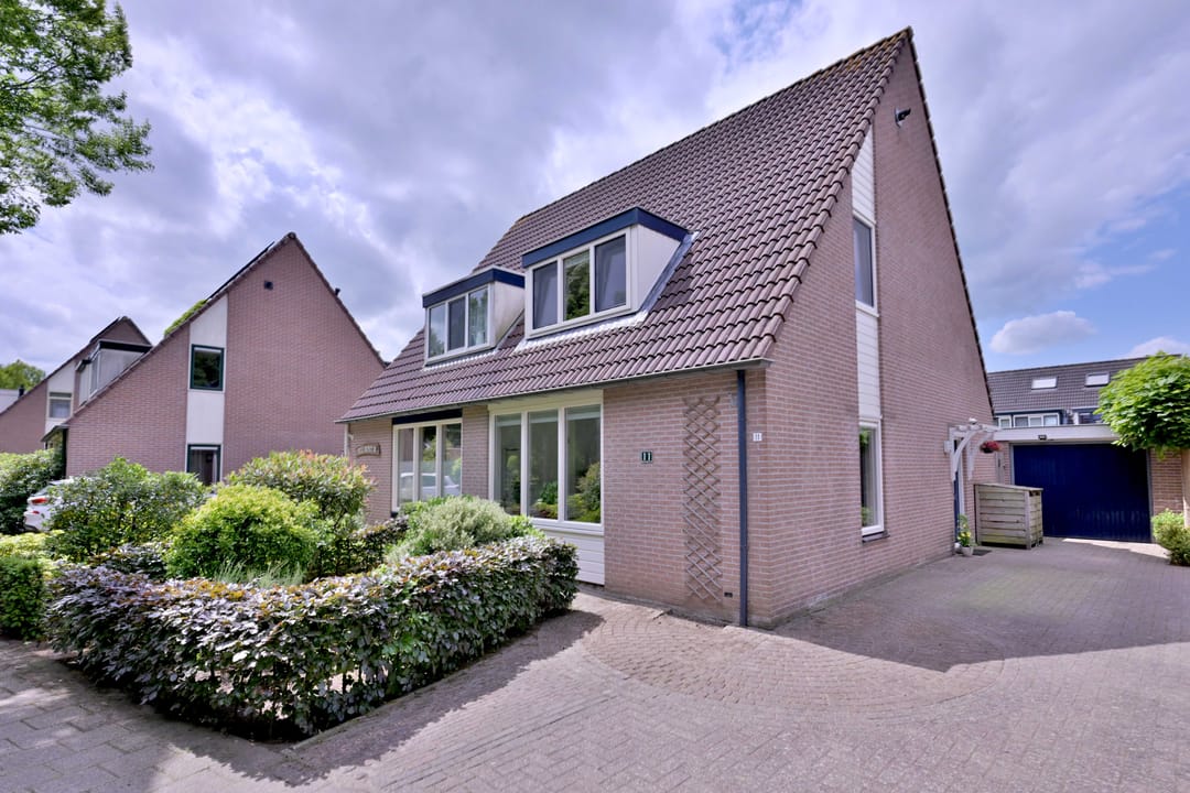 Semi-detached house with beautiful garden and garage in Schalkhaar — 43