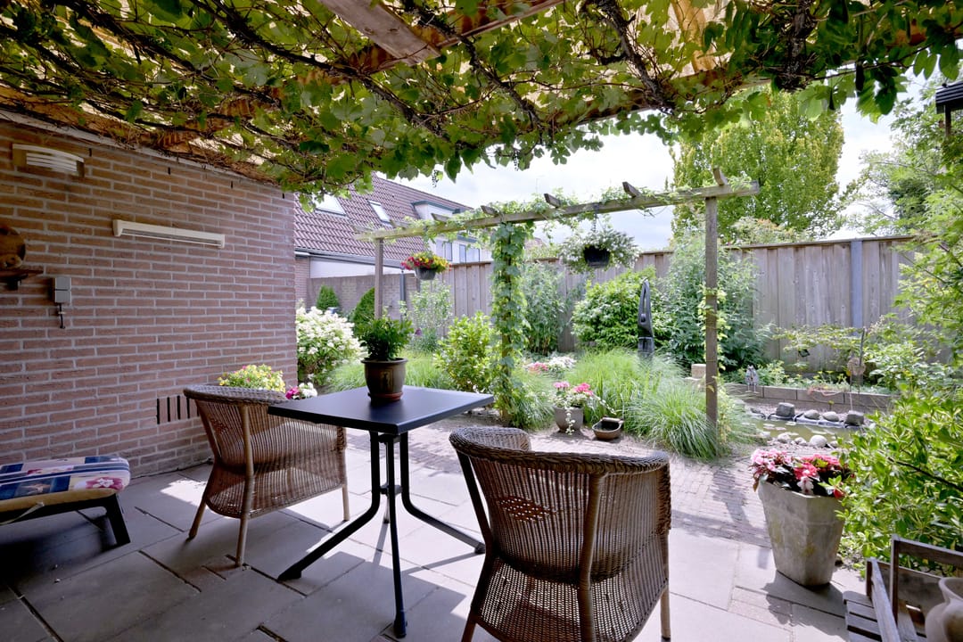 Semi-detached house with beautiful garden and garage in Schalkhaar — 37
