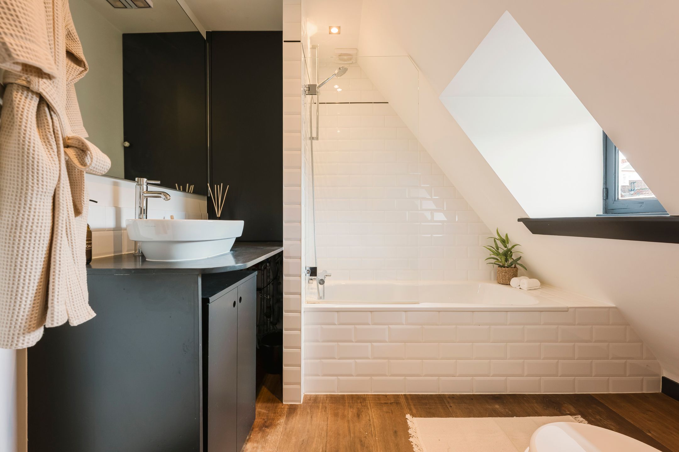 Photo 30 of Woestduinstraat 143-2