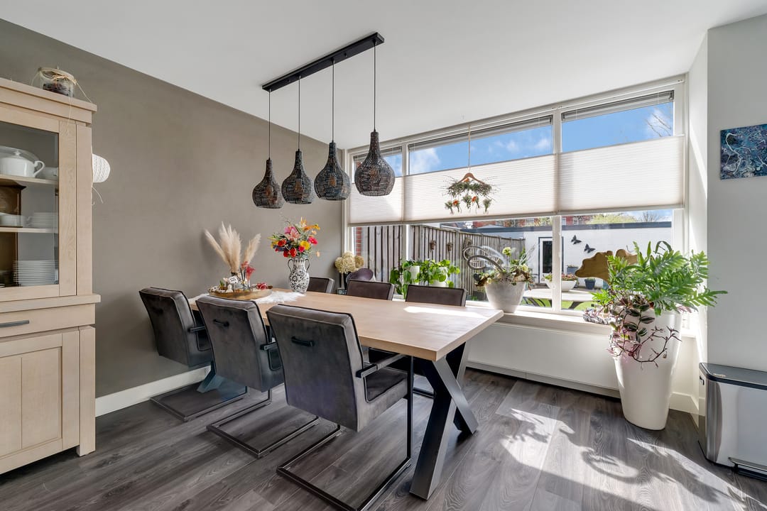 Move-in Ready Corner Home with Garage and Solar Panels in Nijverdal — 8