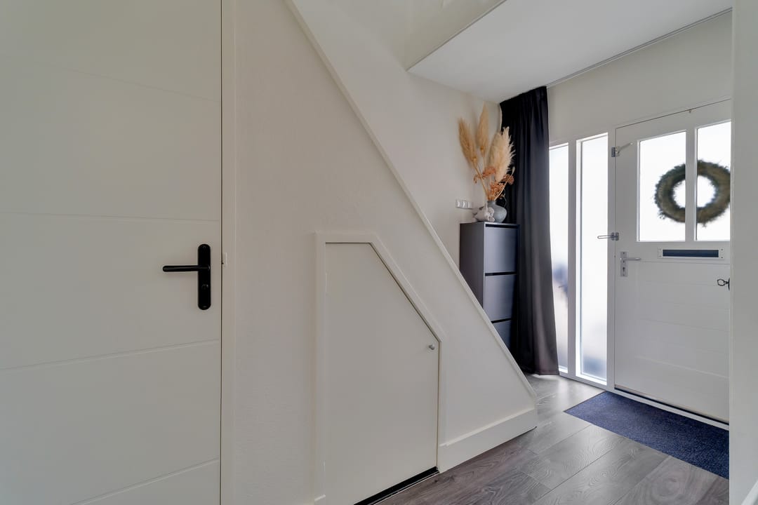 Move-in Ready Corner Home with Garage and Solar Panels in Nijverdal — 11