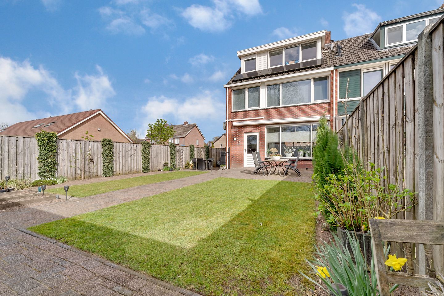Move-in Ready Corner Home with Garage and Solar Panels in Nijverdal — 25