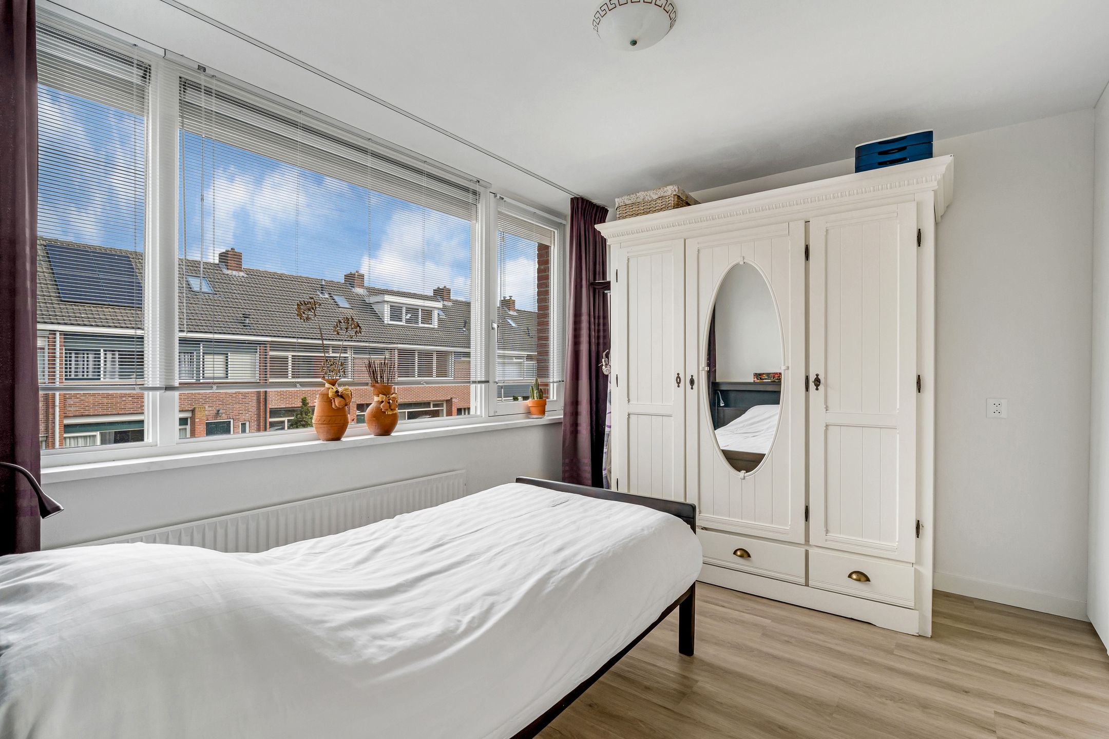 Move-in Ready Corner Home with Garage and Solar Panels in Nijverdal — 15