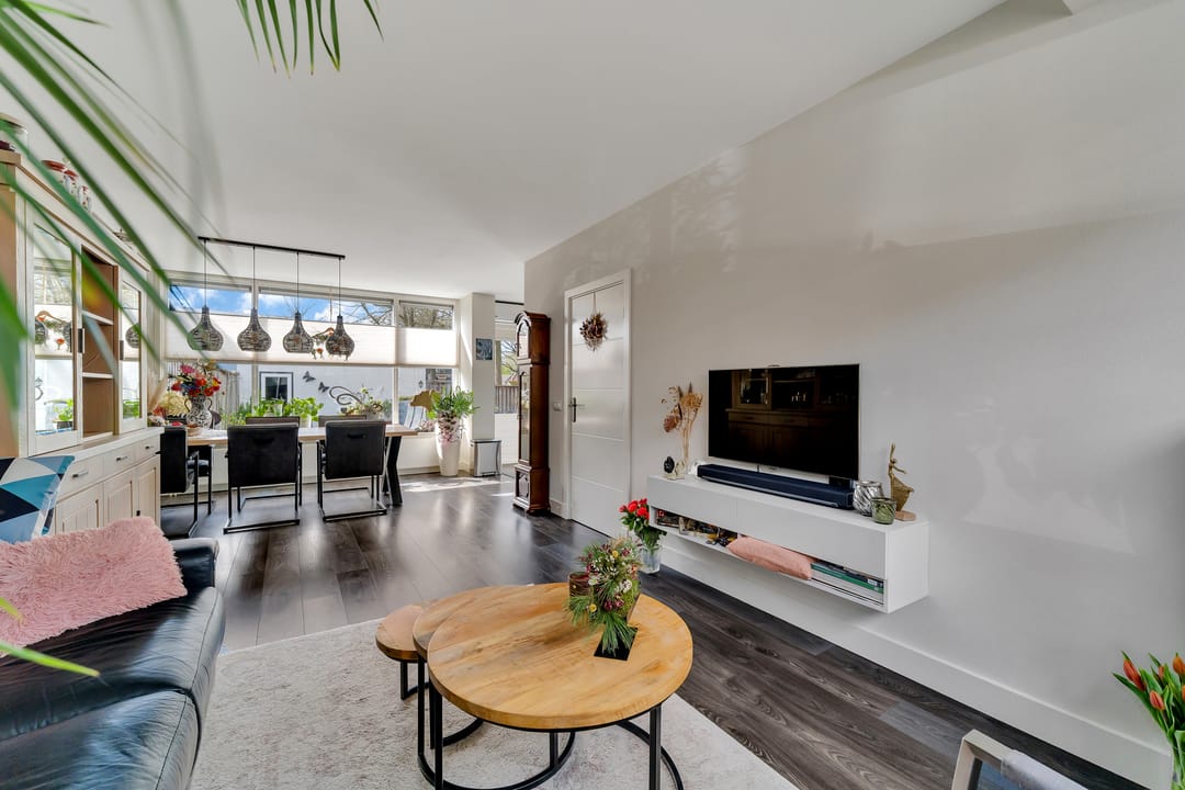 Move-in Ready Corner Home with Garage and Solar Panels in Nijverdal — 7